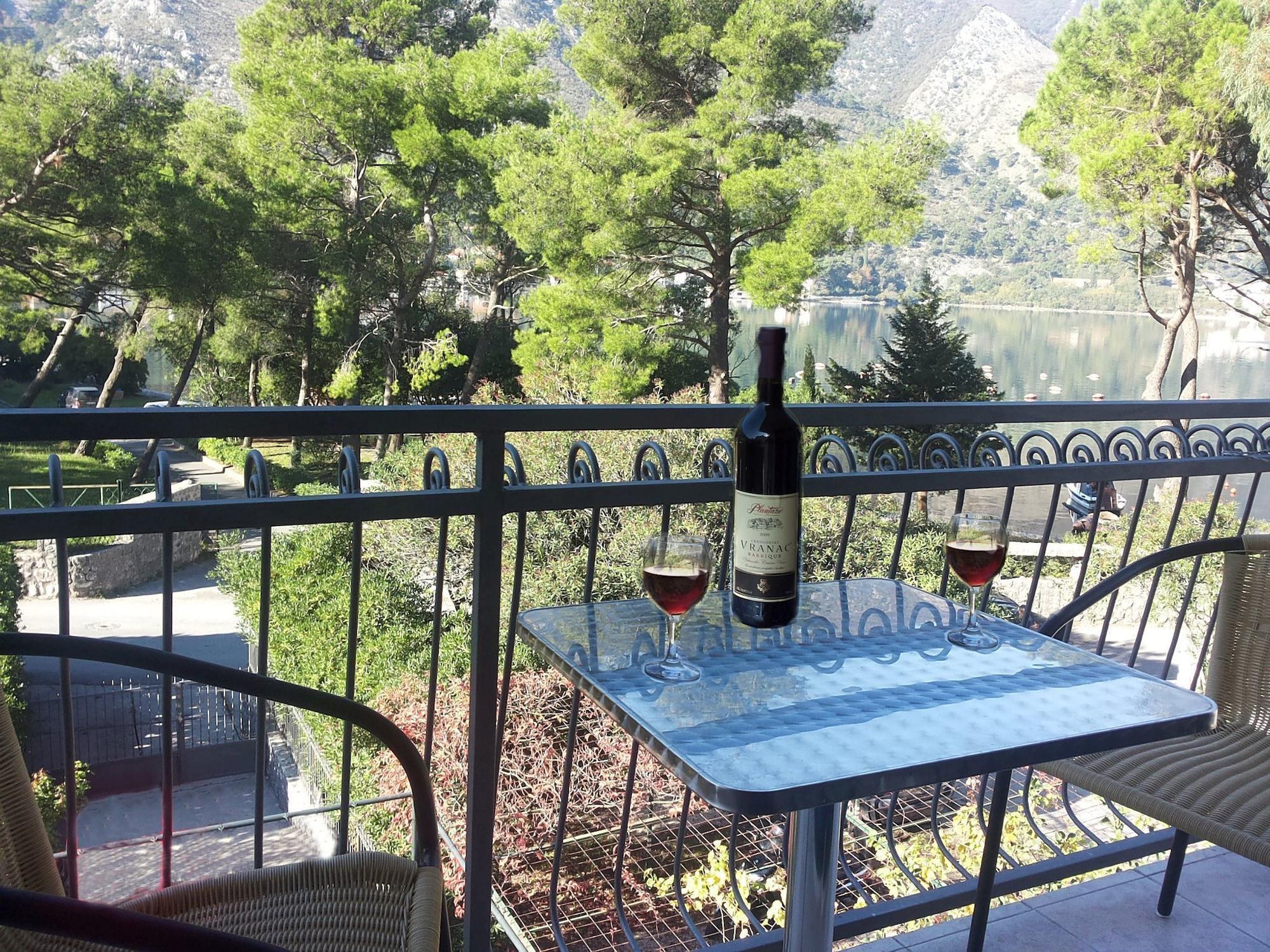 Apartments Vojvoda Kotor Bagian luar foto