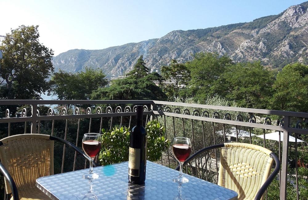 Apartments Vojvoda Kotor Bagian luar foto