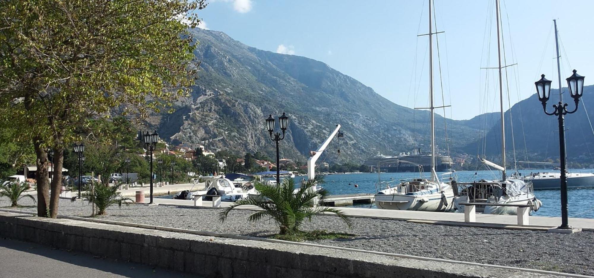 Apartments Vojvoda Kotor Bagian luar foto