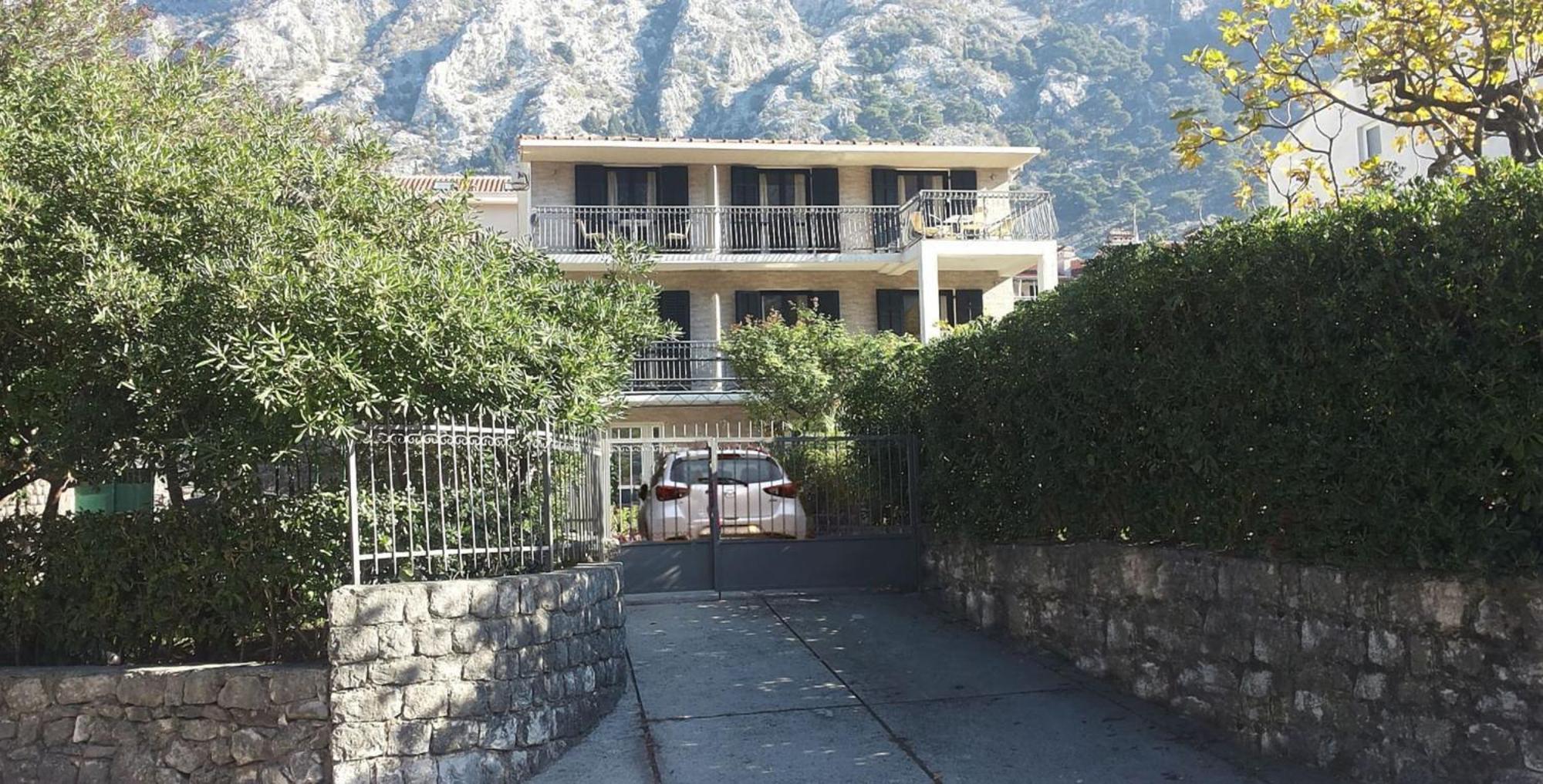 Apartments Vojvoda Kotor Bagian luar foto