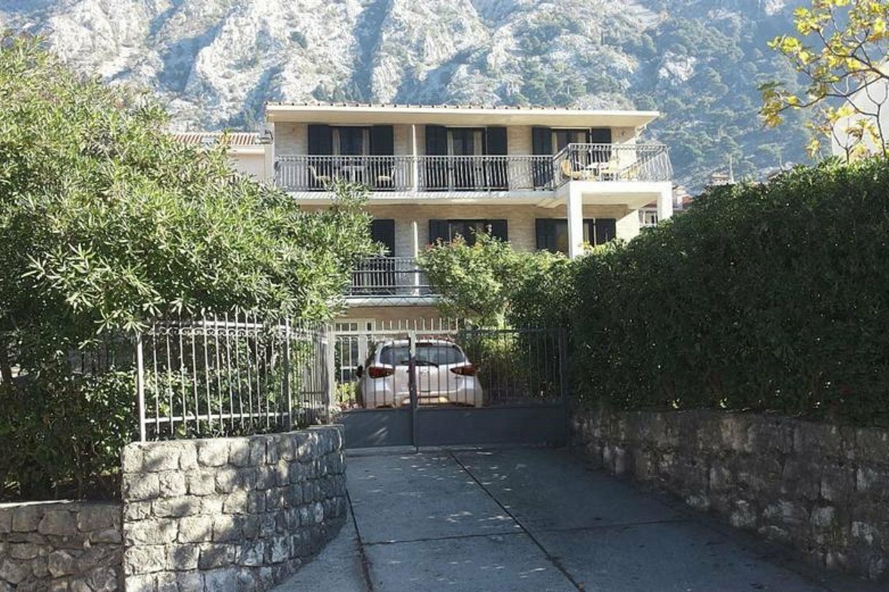 Apartments Vojvoda Kotor Bagian luar foto