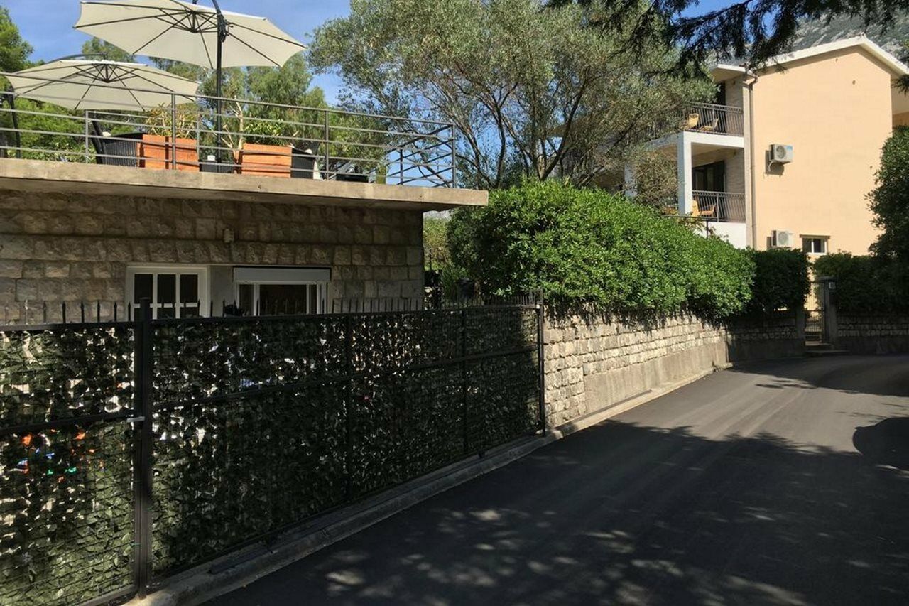 Apartments Vojvoda Kotor Bagian luar foto