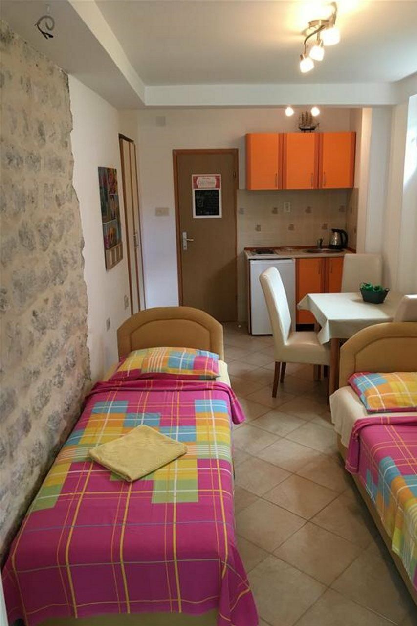 Apartments Vojvoda Kotor Bagian luar foto